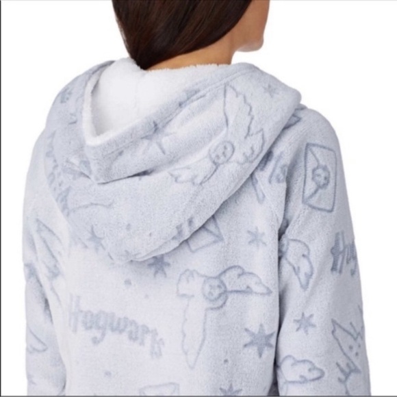 Wizarding World Of Harry Potter Light Blue Plush Snuggie - Picture 3 of 8